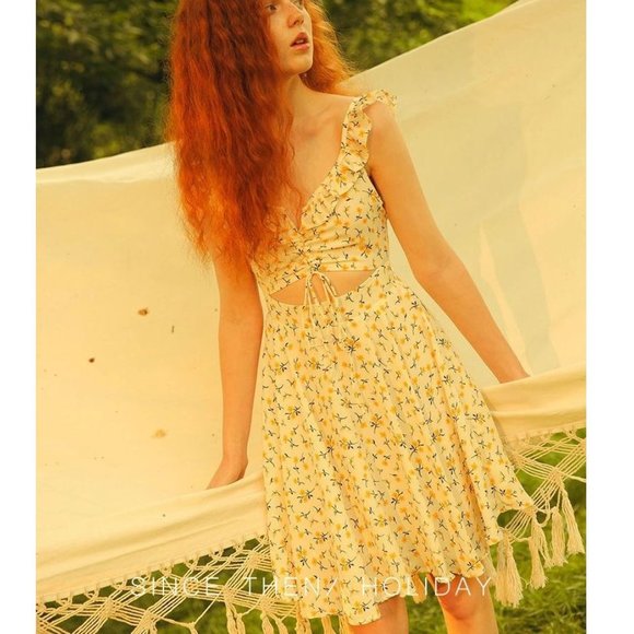 Sleeveless V-Neck Floral Printed Lace-Up Dress - Picture 4 of 7